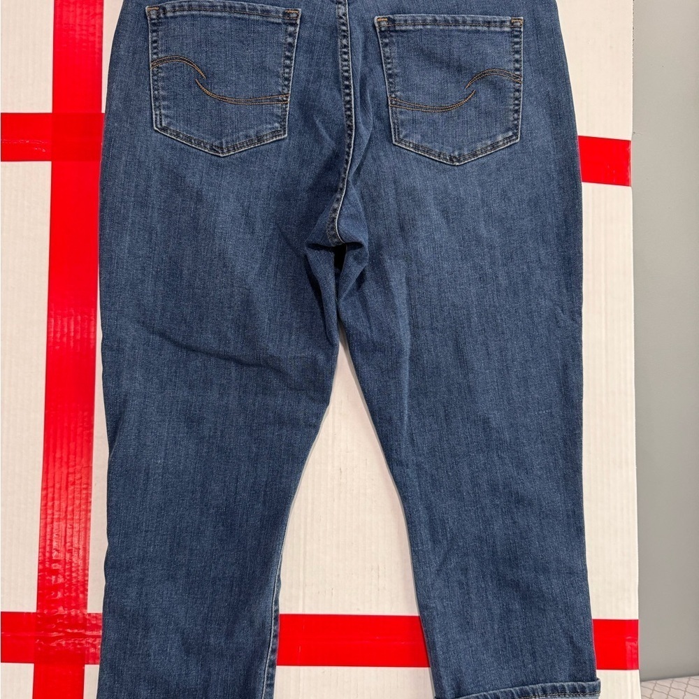 Levi's Strauss Mid Rise Capri Women's Relaxed Fit Blue Jeans